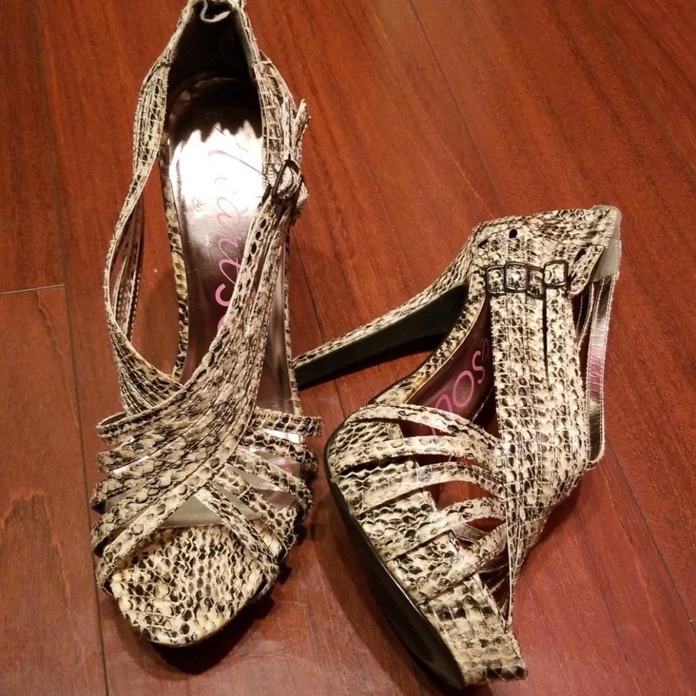 Heart and Soul Snake Skin Pump